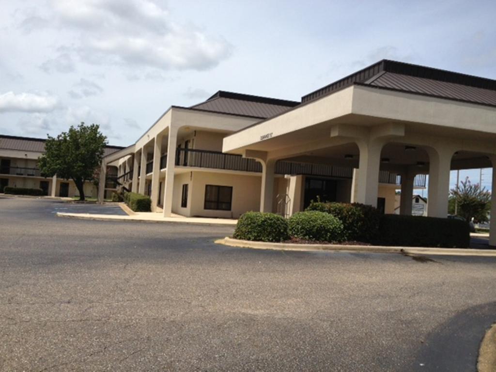 Days Inn By Wyndham Dothan Extérieur photo