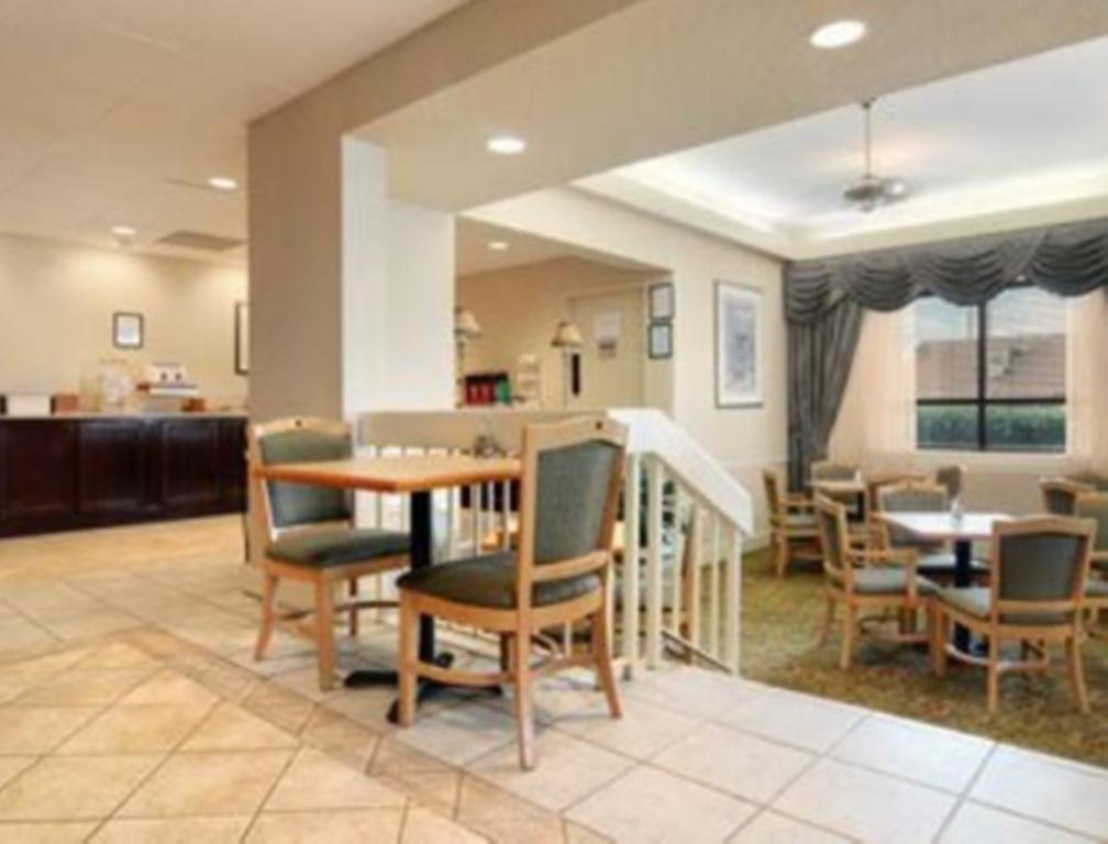 Days Inn By Wyndham Dothan Restaurant photo
