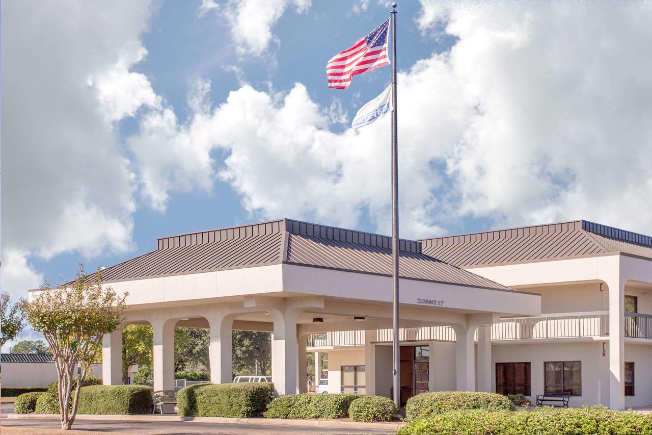 Days Inn By Wyndham Dothan Extérieur photo
